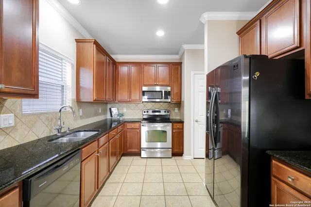 $2,300 | 21838 Thunder Basin, San Antonio, TX 78261