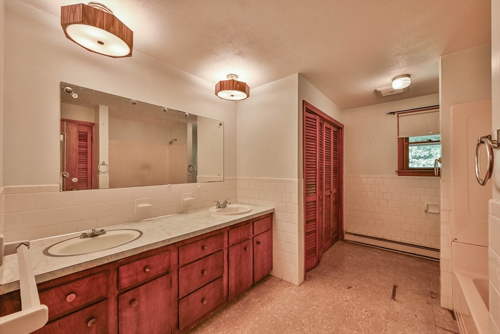 151 Baker Pond Road Dudley, MA 01571 - Photo 24 of 33
