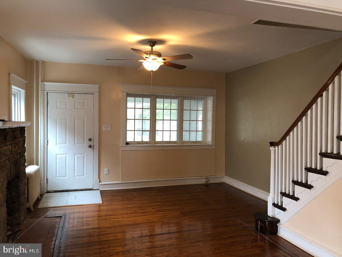 75 Ridley Avenue Sharon Hill, PA 19079 - Photo 8 of 25 Living Room