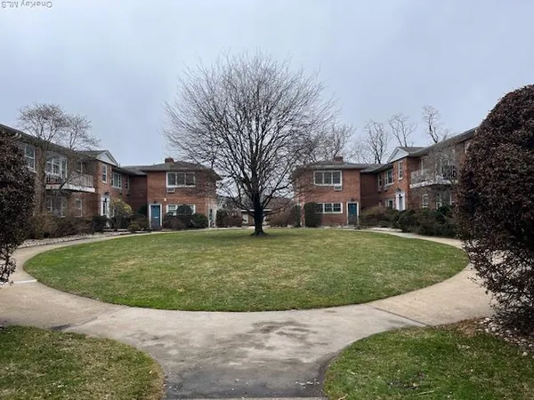 $2,450 | 96 Shore Road, Unit B2, Port Washington, NY 11050