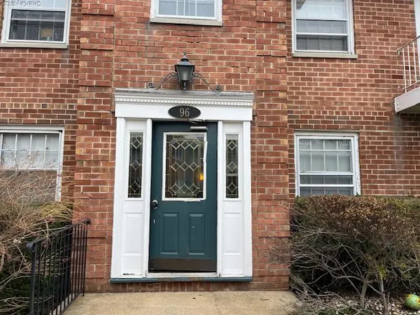 $2,450 | 96 Shore Road, Unit B2, Port Washington, NY 11050