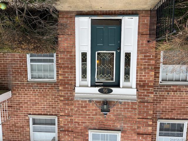 96 Shore Road, Unit B2 Port Washington, NY 11050 - Photo 2 of 11