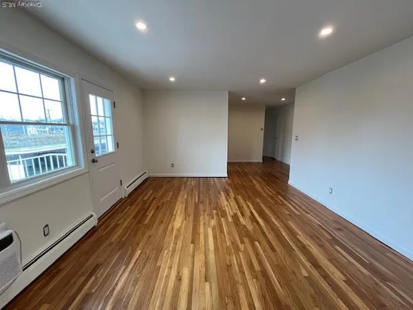 $2,450 | 96 Shore Road, Unit B2, Port Washington, NY 11050