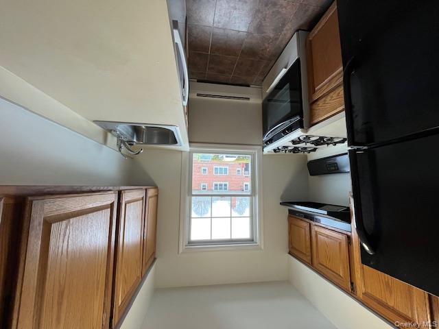 96 Shore Road, Unit B2 Port Washington, NY 11050 - Photo 6 of 11