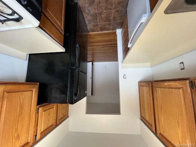 96 Shore Road, Unit B2 Port Washington, NY 11050 - Photo 7 of 11