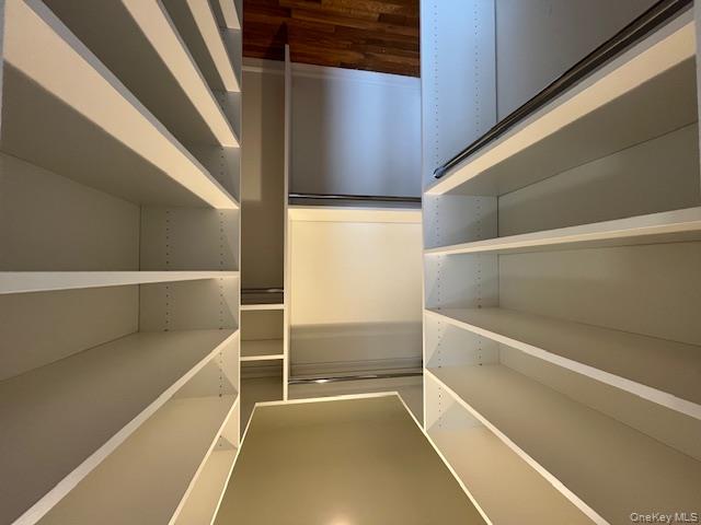 96 Shore Road, Unit B2 Port Washington, NY 11050 - Photo 8 of 11