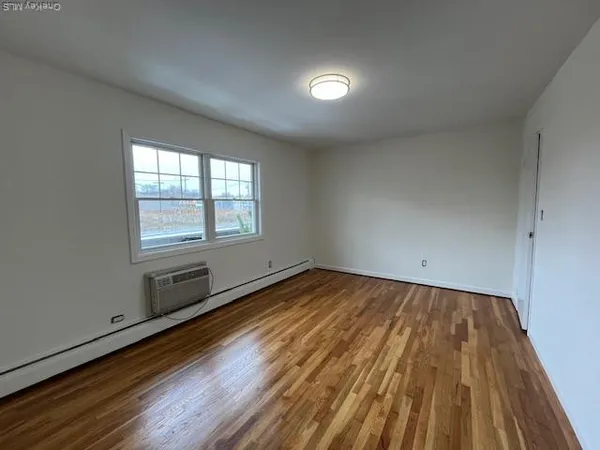 $2,450 | 96 Shore Road, Unit B2, Port Washington, NY 11050