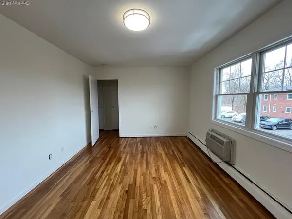 $2,450 | 96 Shore Road, Unit B2, Port Washington, NY 11050