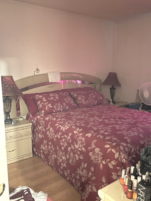 598 Miner Drive Bolingbrook, IL 60440 - Photo 8 of 13 a bedroom with a bed and a stove