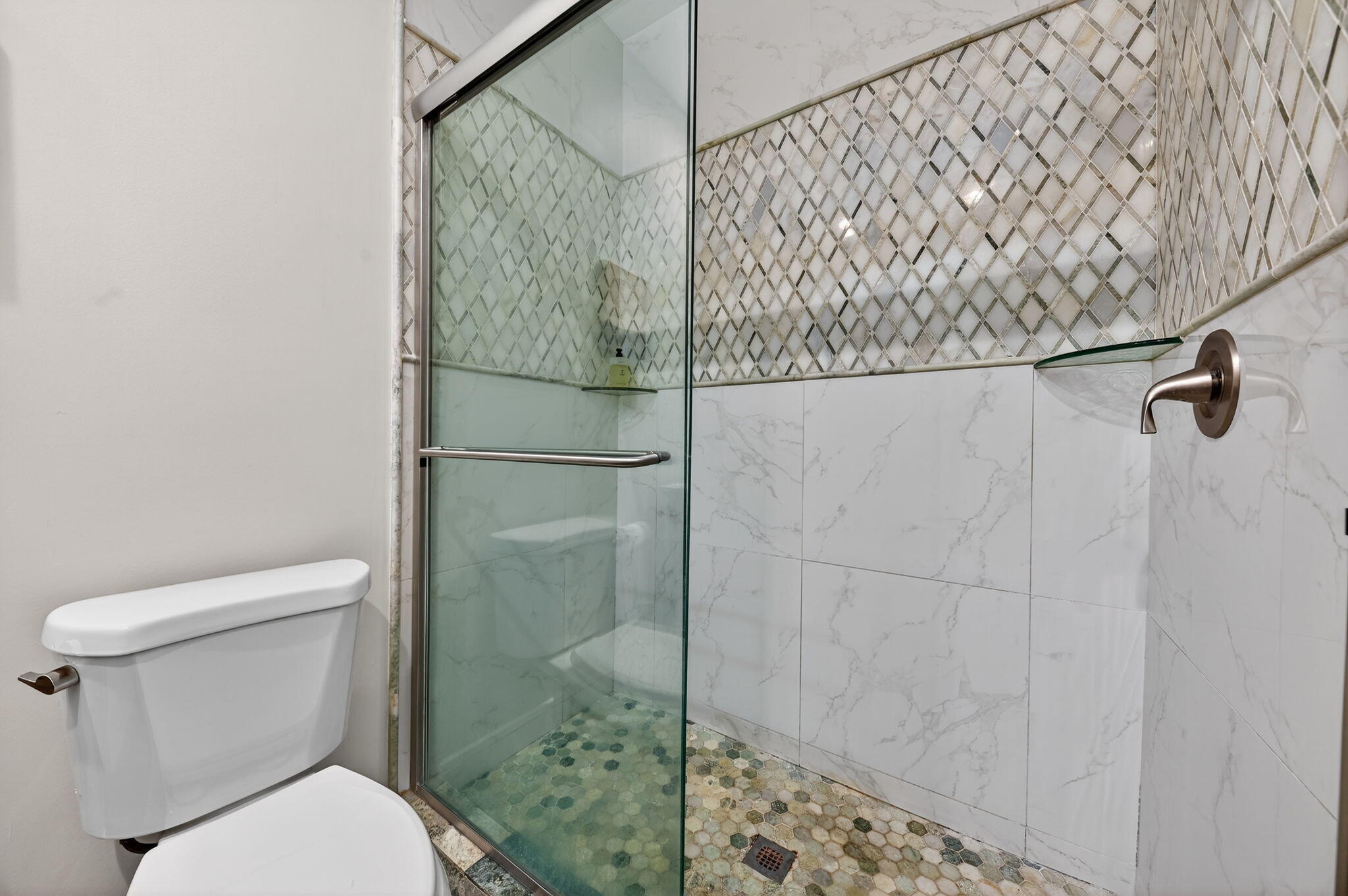 818 Claremore Drive West Palm Beach, FL 33401 - Photo 16 of 31 Main Bath