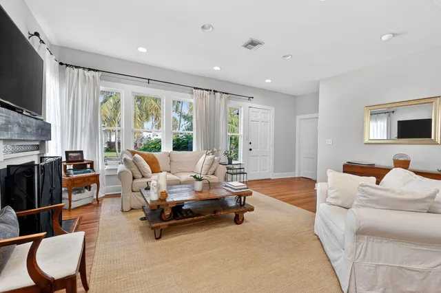 $1,280,000 | 818 Claremore Drive, West Palm Beach, FL 33401