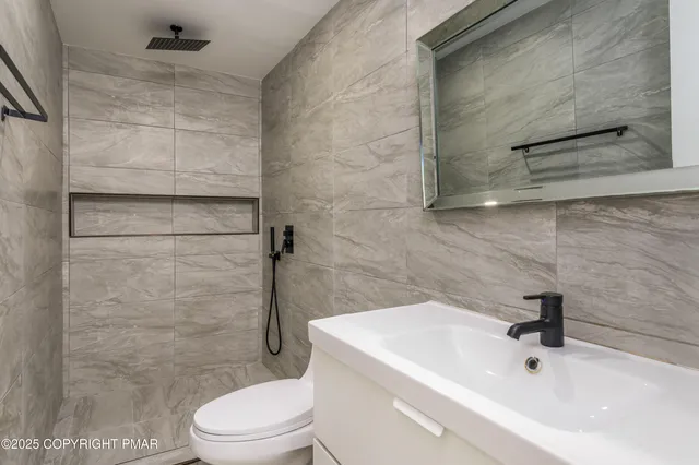 $1,350,000 | 720 Stokes Mill Road, East Stroudsburg, PA 18301