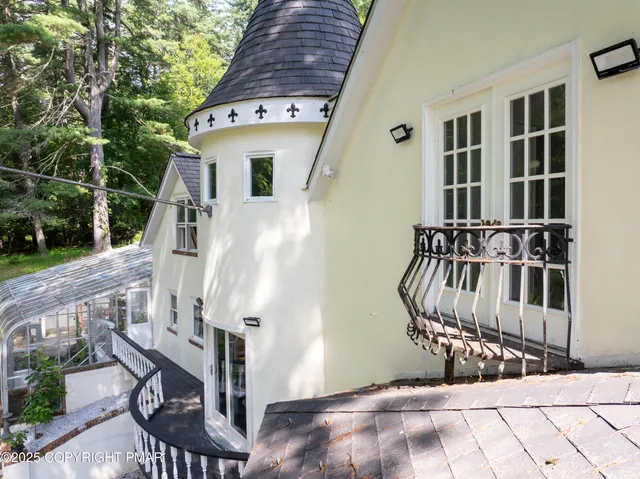 $1,350,000 | 720 Stokes Mill Road, East Stroudsburg, PA 18301