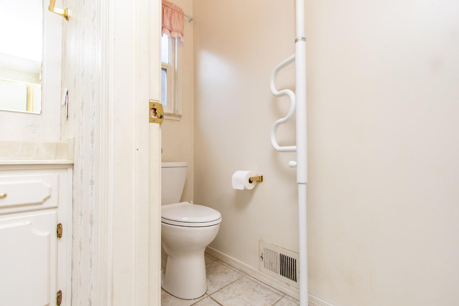 1540 Switzer Court Modesto, CA 95350 - Photo 19 of 43 a bathroom with a shower and a toilet