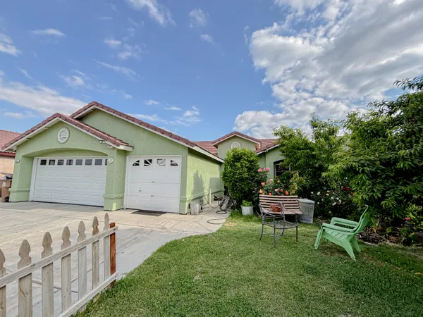 $435,000 | 2901 Flint Hills Drive, Bakersfield, CA 93313