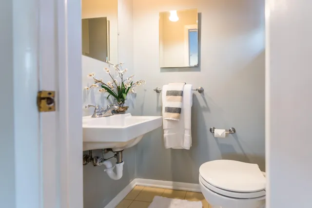 $599,000 | 448 Hilldale Drive, Ann Arbor, MI 48105