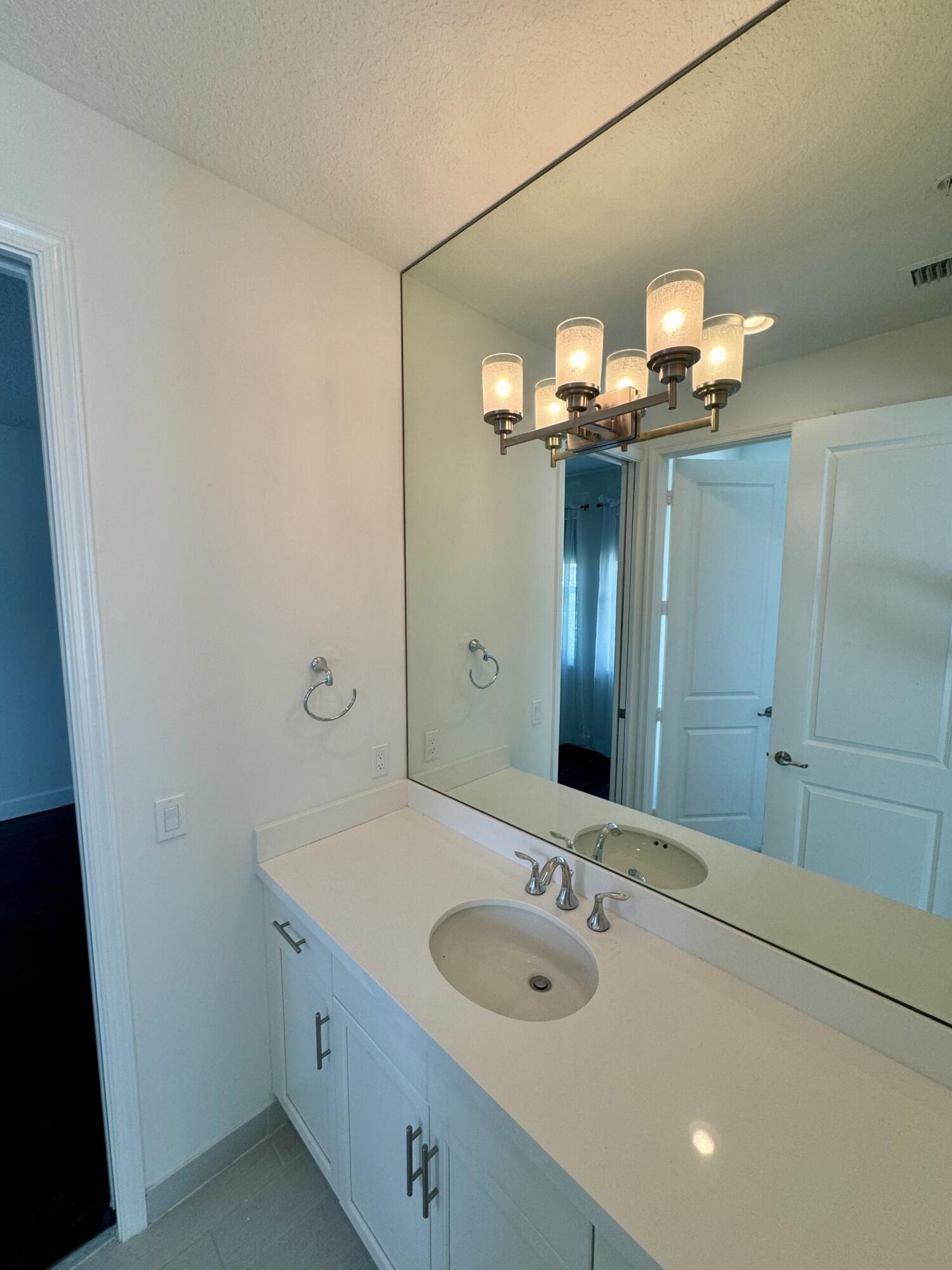 6640 Quiet Wave Trail, Unit 66 Boca Raton, FL 33433 - Photo 23 of 44 Jack & Jill Bath