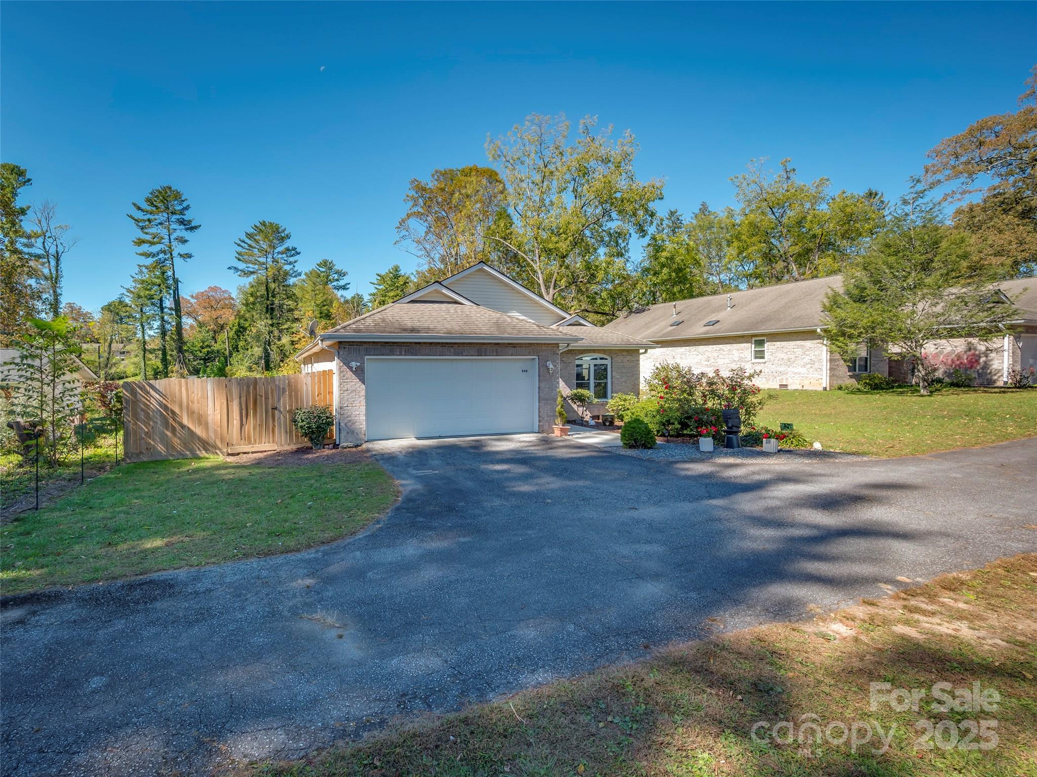 949 Kanuga Road Hendersonville, NC 28739 - Photo 3 of 45