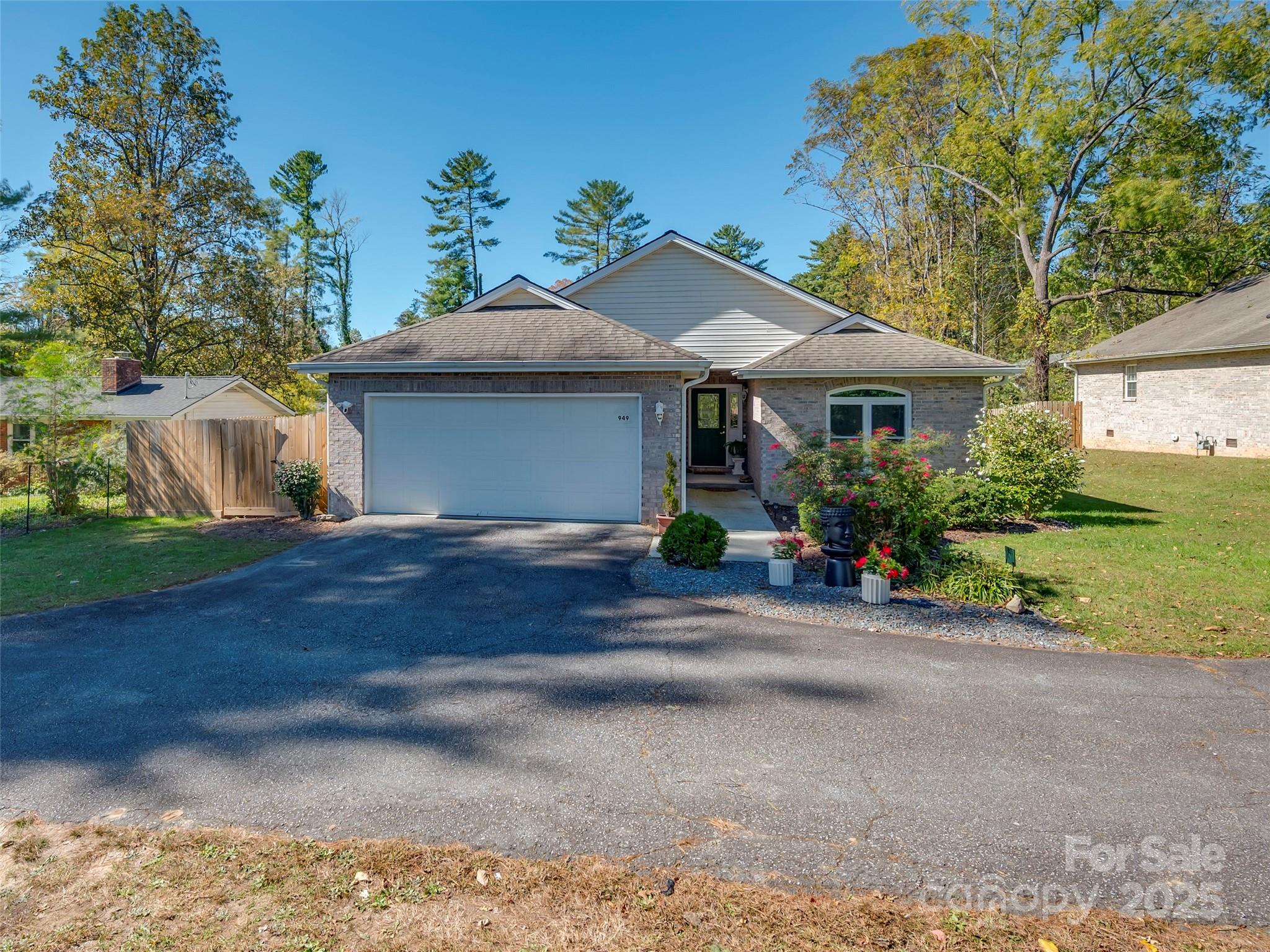 949 Kanuga Road Hendersonville, NC 28739 - Photo 4 of 45