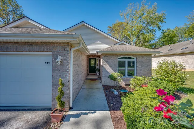 $449,000 | 949 Kanuga Road, Hendersonville, NC 28739