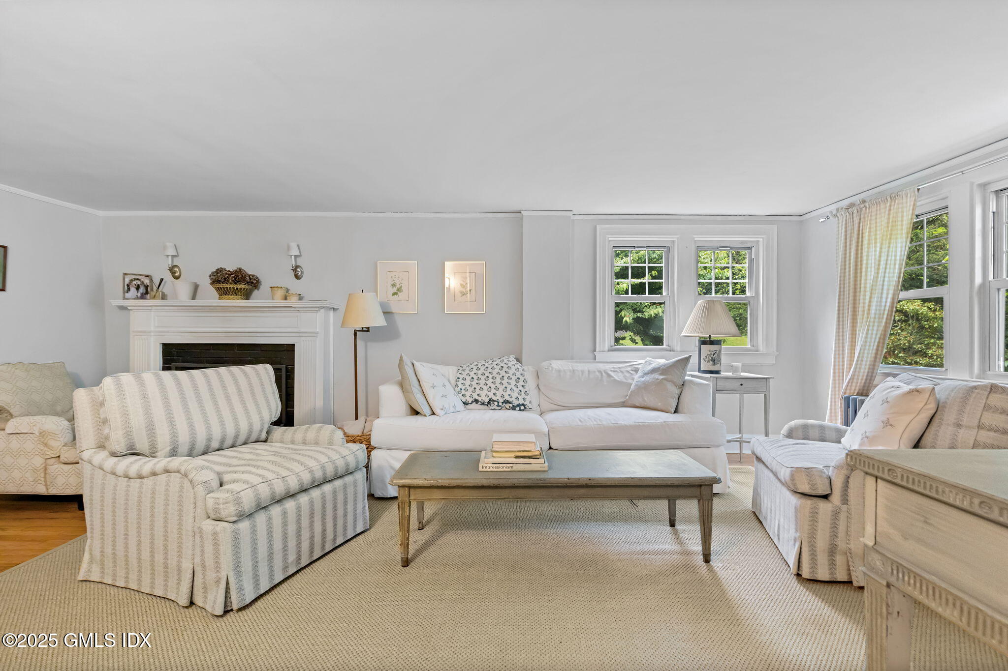 281 Riversville Road Greenwich, CT 06831 - Photo 8 of 27 Living Room