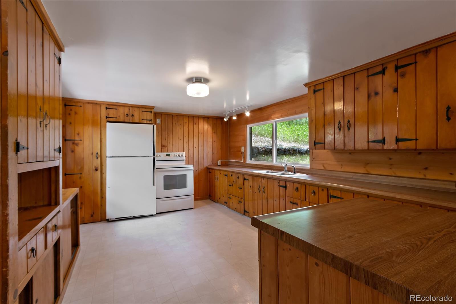 8 Shady Road Evergreen, CO 80439 - Photo 9 of 35 Gallery Image 9