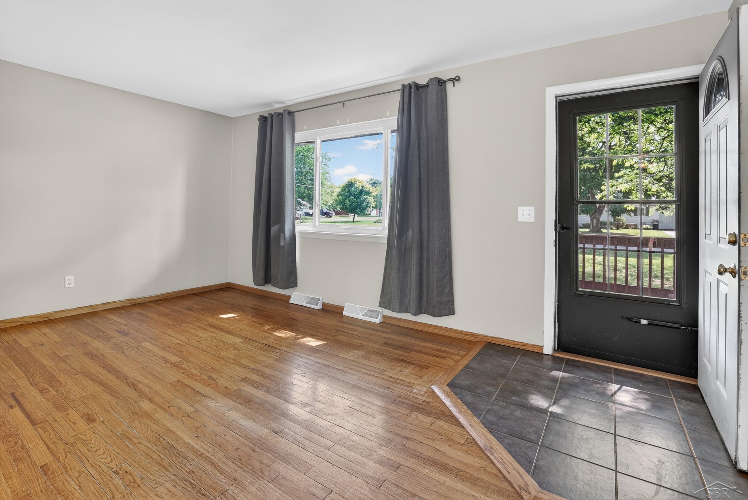 2835 Clayburn Road Saginaw, MI 48603 - Photo 2 of 23