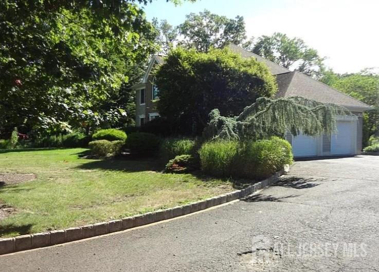 246 Fresh Ponds Road Monroe Township, NJ 08831 - Photo 2 of 37