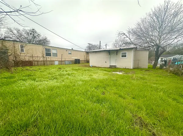 $75,000 | 820 Chihuahua Street, Lockhart, TX 78644