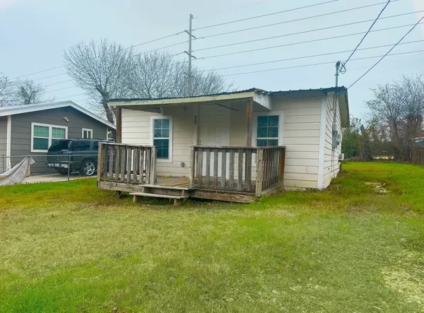 $75,000 | 820 Chihuahua Street, Lockhart, TX 78644
