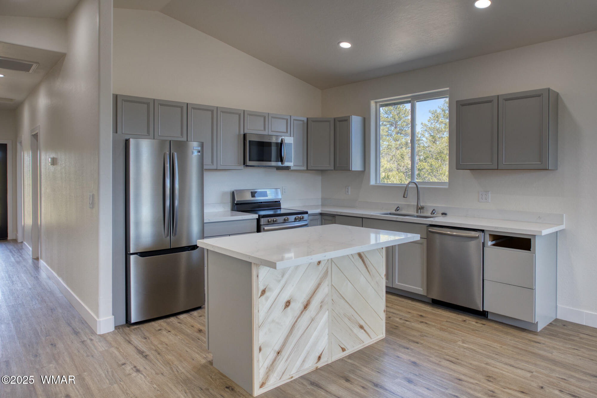 2080 East Bluff Ridge Road Show Low, AZ 85901 - Photo 10 of 23 kitchen