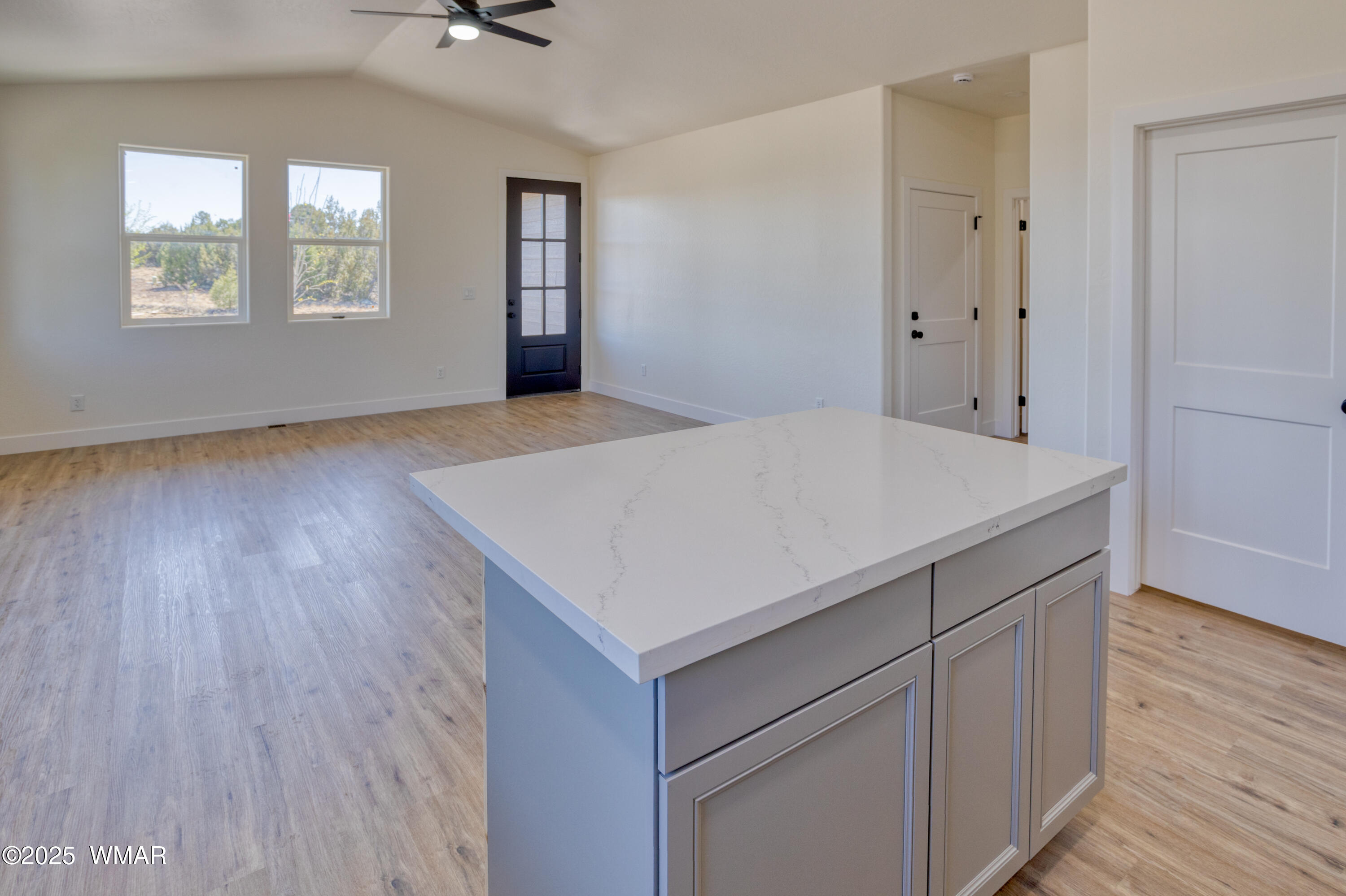 2080 East Bluff Ridge Road Show Low, AZ 85901 - Photo 6 of 23 main living
