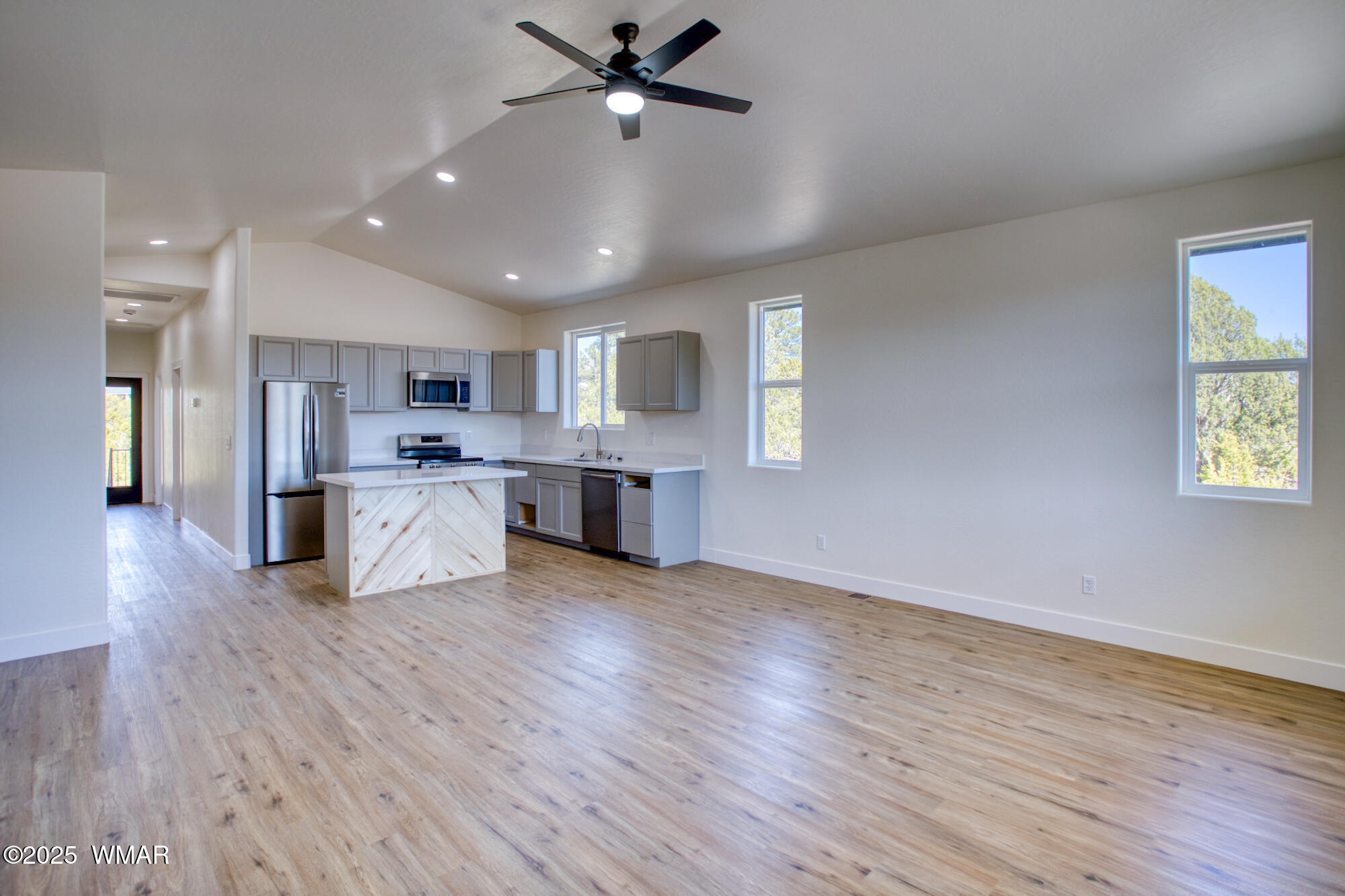 2080 East Bluff Ridge Road Show Low, AZ 85901 - Photo 8 of 23 main living