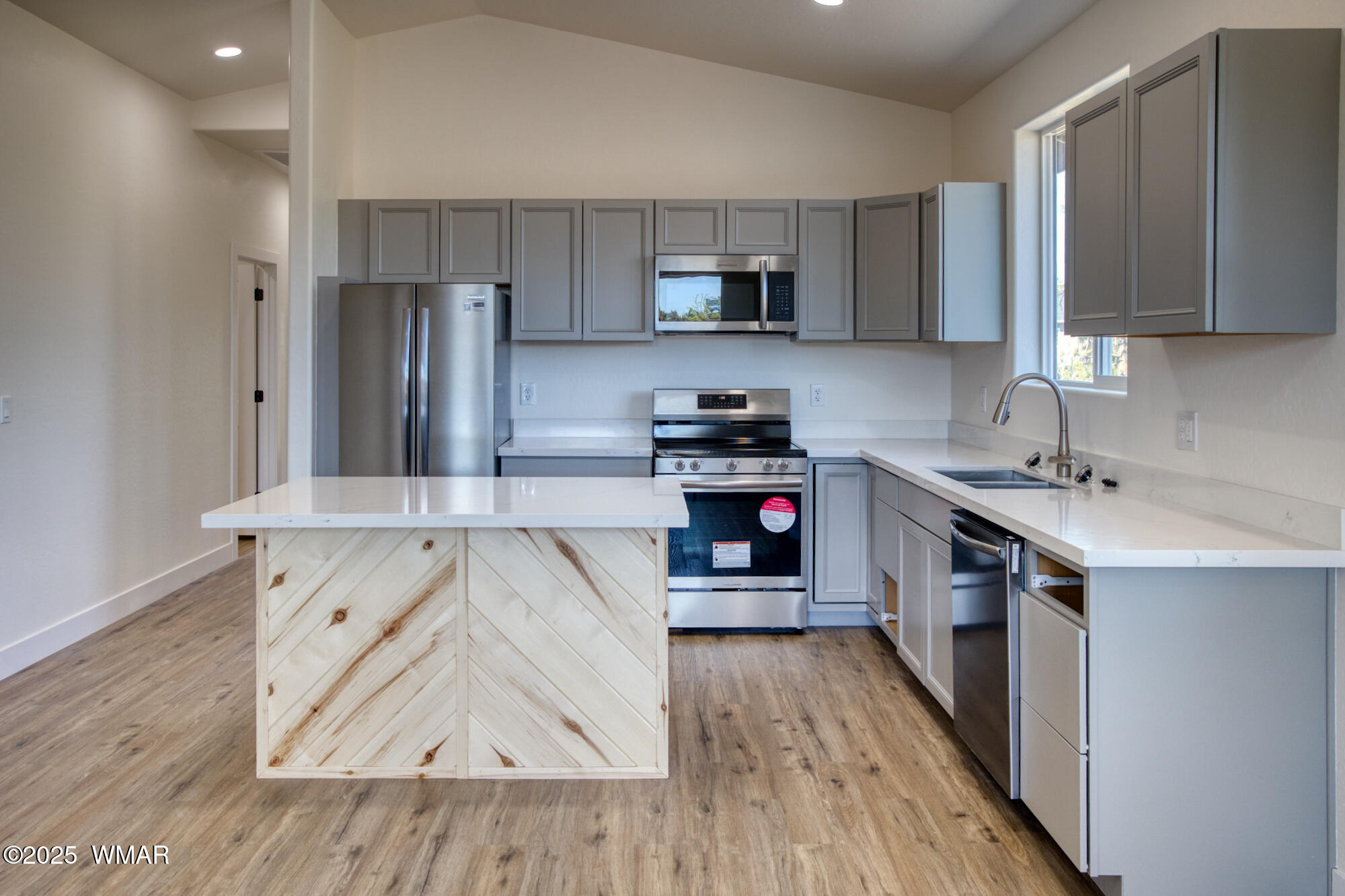 2080 East Bluff Ridge Road Show Low, AZ 85901 - Photo 9 of 23 Kitchen