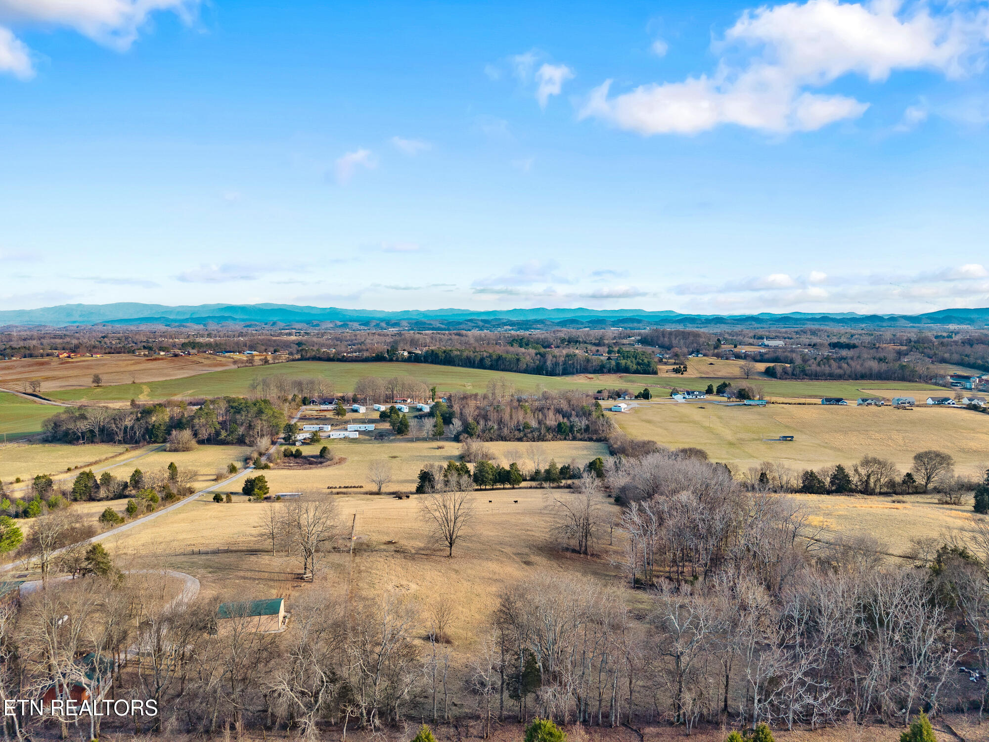 327 Thompson Road Madisonville, TN 37354 - Photo 6 of 18 4