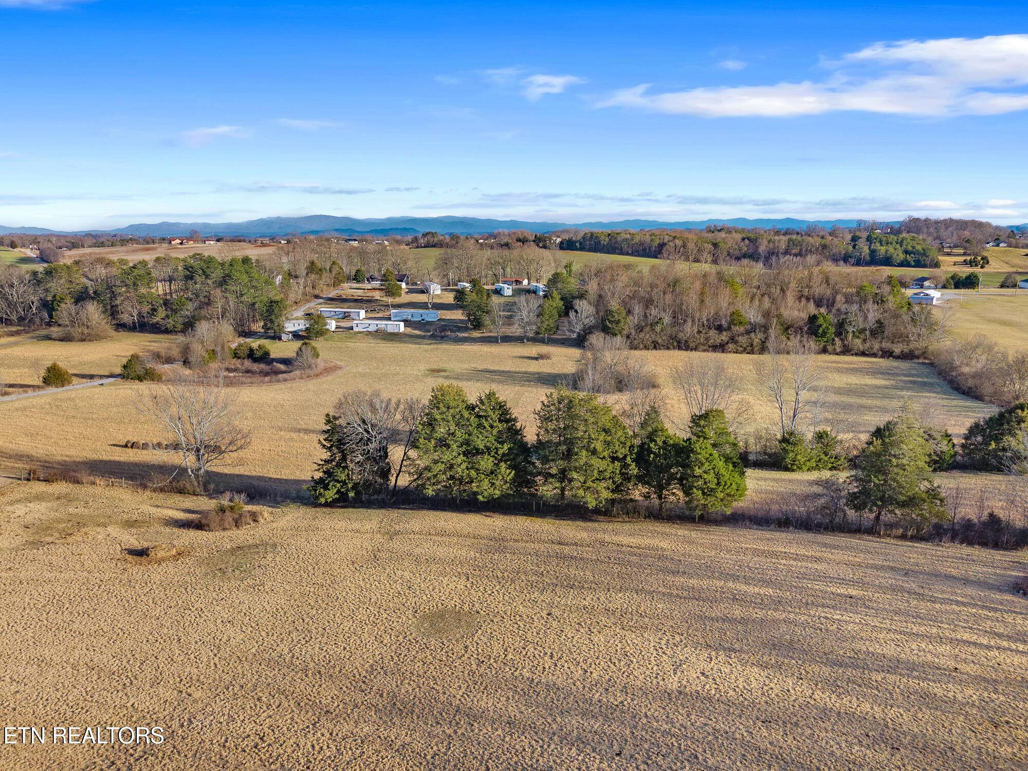 327 Thompson Road Madisonville, TN 37354 - Photo 10 of 18 8