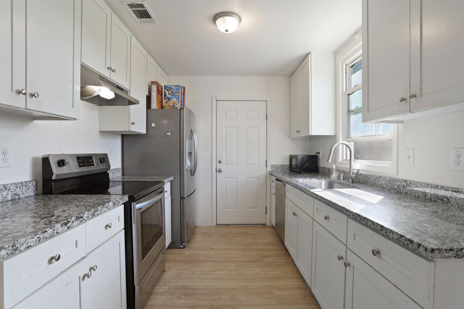 6038 Fruitridge Road Sacramento, CA 95820 - Photo 3 of 22