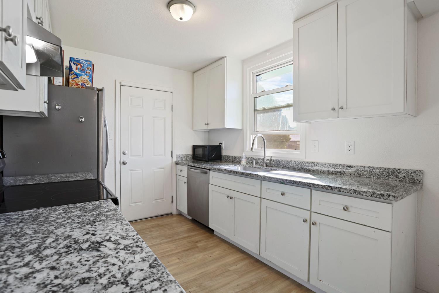 6038 Fruitridge Road Sacramento, CA 95820 - Photo 8 of 22