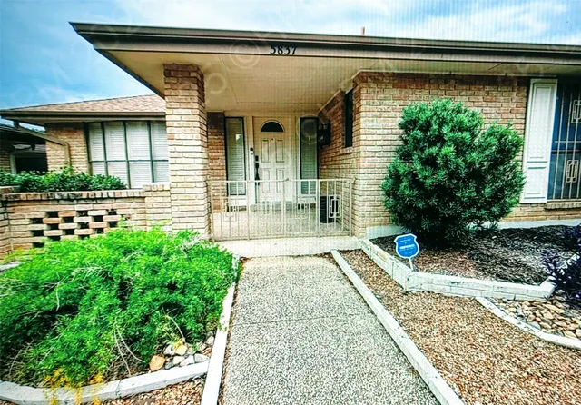 $1,975 | 5837 Northgap Street, Windcrest, TX 78239