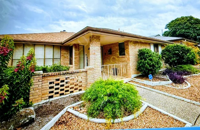 $1,975 | 5837 Northgap Street, Windcrest, TX 78239