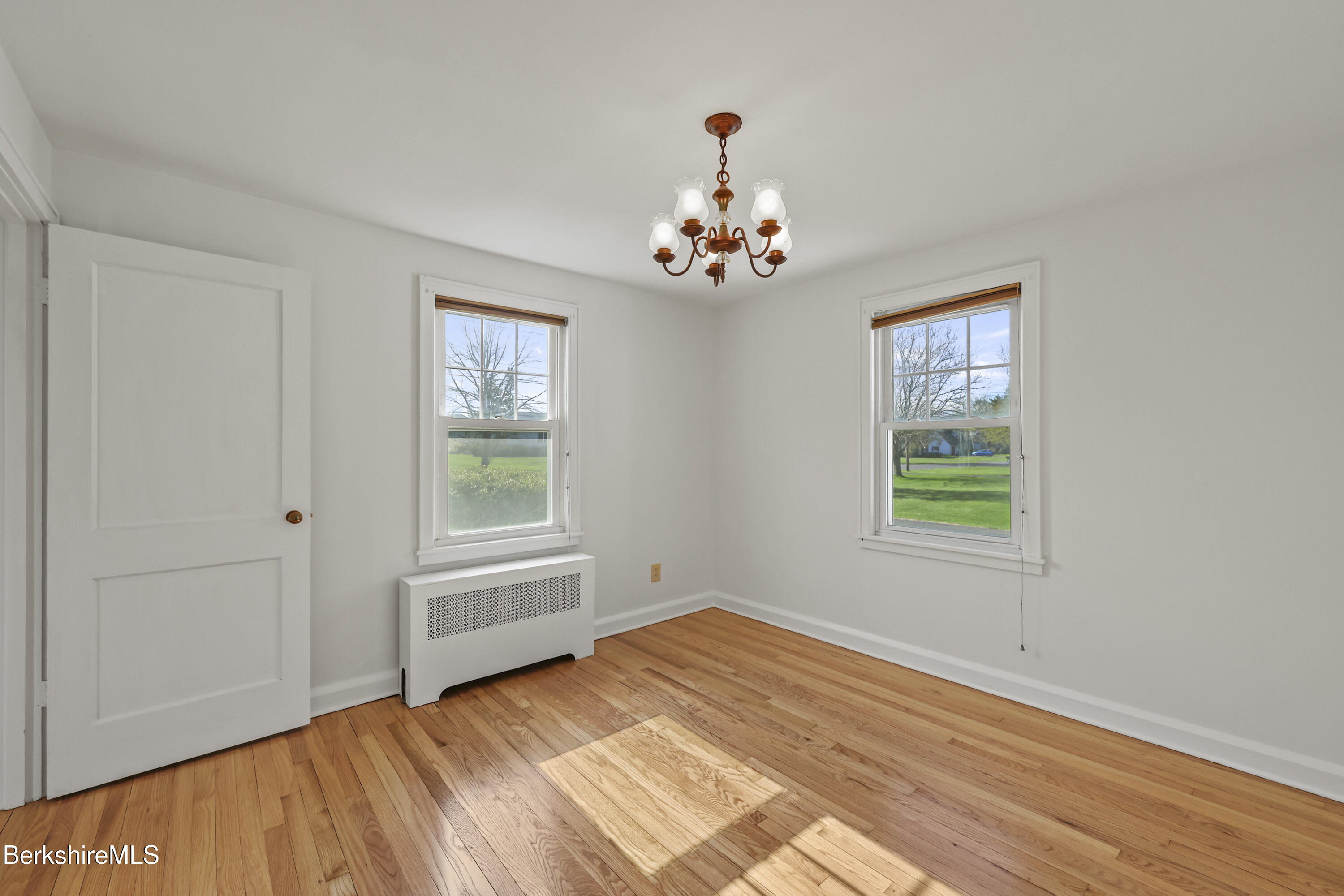 194 Eleanor Road Pittsfield, MA 01201 - Photo 11 of 39 55 Dining Room