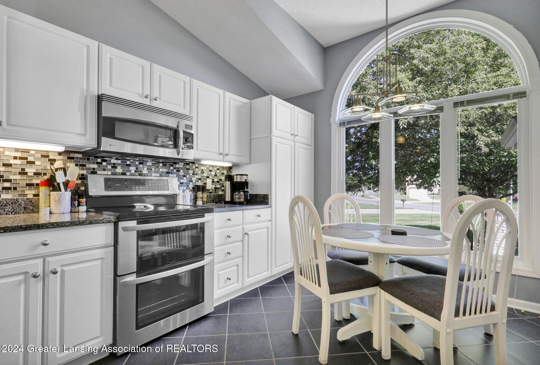6911 Spring Tree Lane Lansing, MI 48917 - Photo 5 of 41 2.