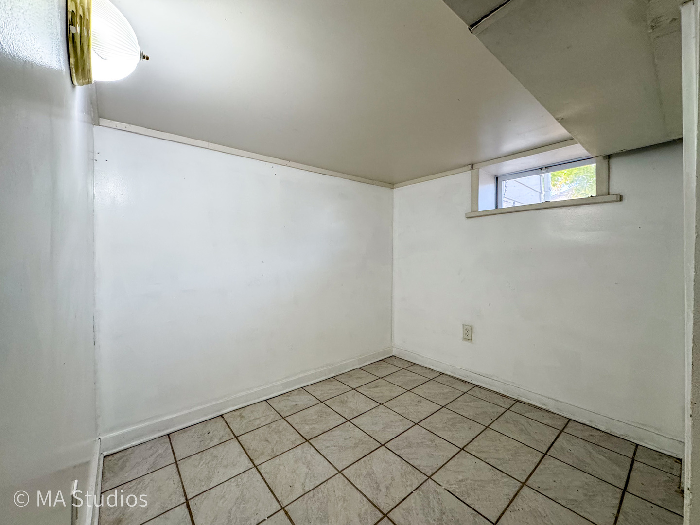 8-s057 South Vine Street Burr Ridge, IL 60527 - Photo 25 of 37 a view of an empty room