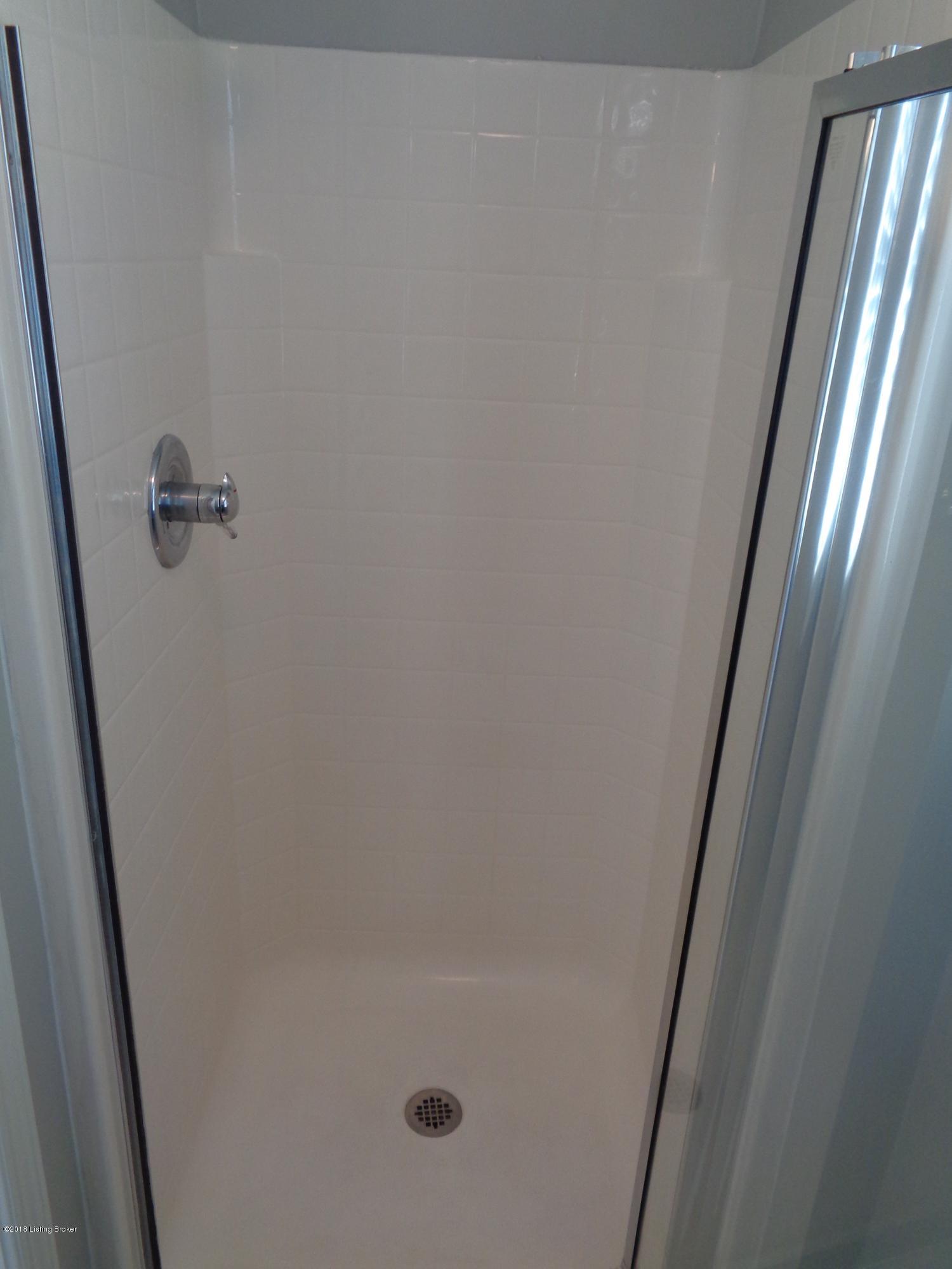 4602 Chenoweth Run Road Louisville, KY 40299 - Photo 17 of 34 DSC00255