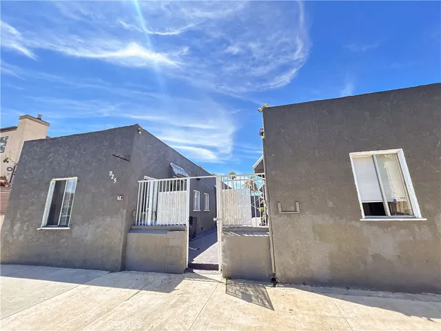 a house view with a backyard space