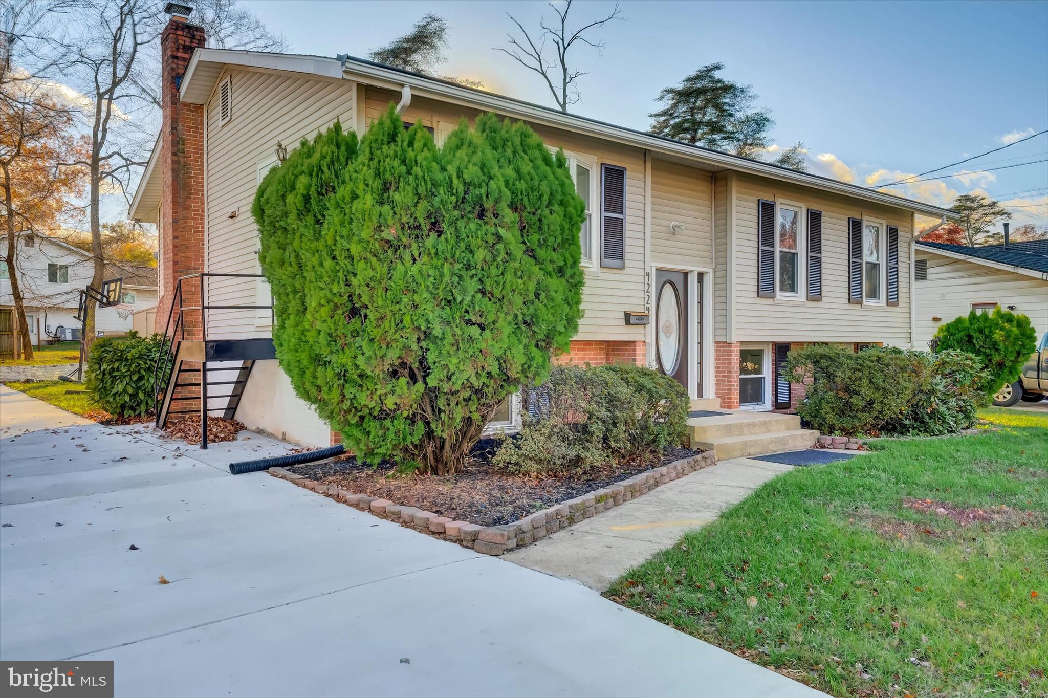 4224 Kinmount Road Lanham, MD 20706 - Photo 2 of 45 Side and Front Entrance