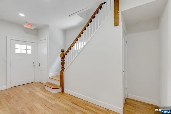 $2,595 | 161 Ashland Avenue, Unit 2, Bloomfield, NJ 07003