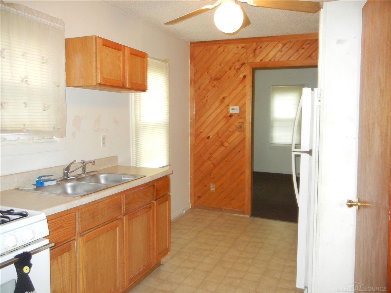2087 East Judd Road Burton, MI 48529 - Photo 2 of 9