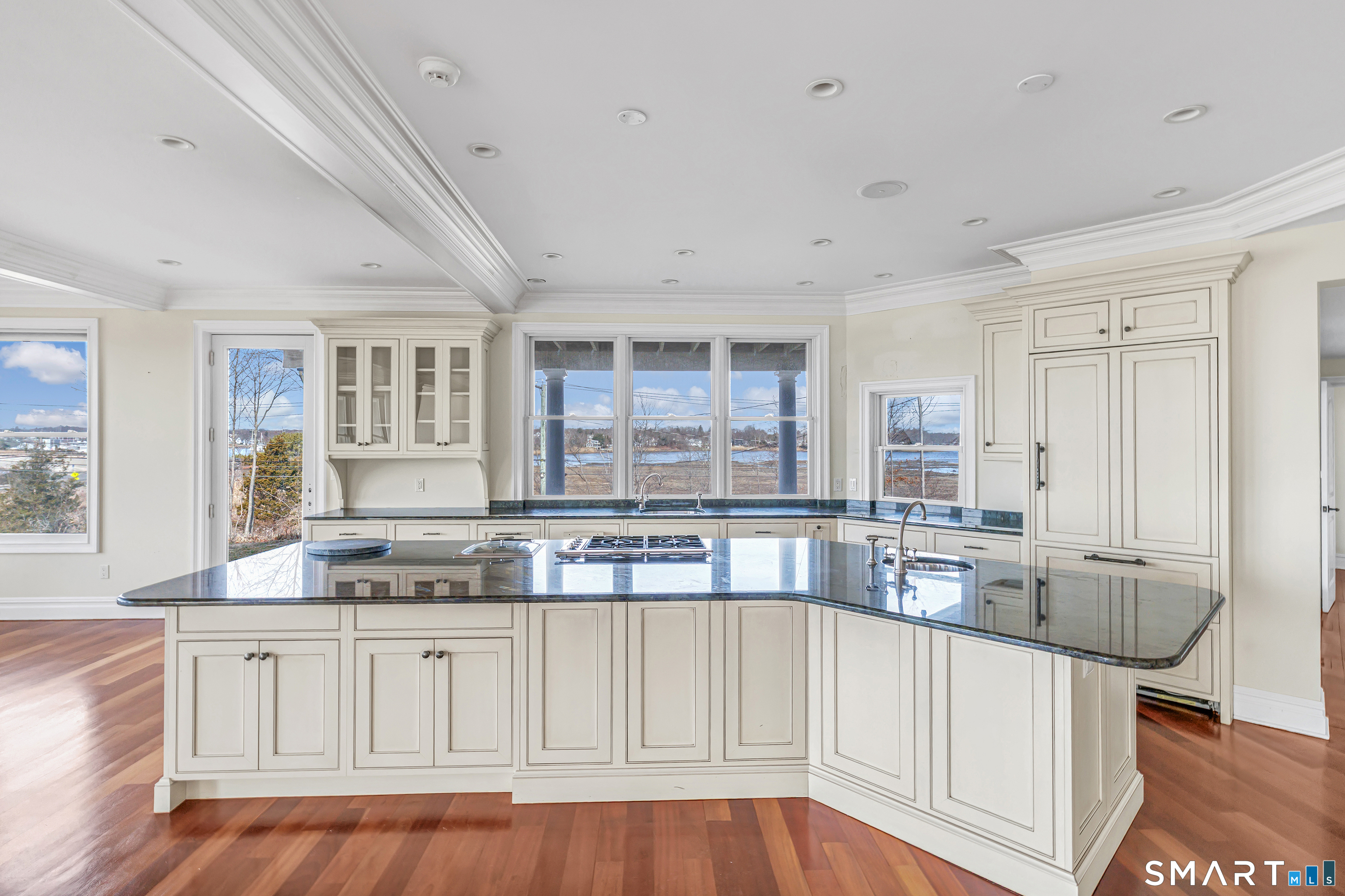 590 Gulf Street Milford, CT 06460 - Photo 8 of 40