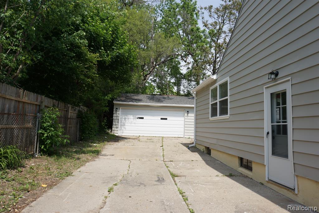3014 Miller Road Flint, MI 48503 - Photo 5 of 52